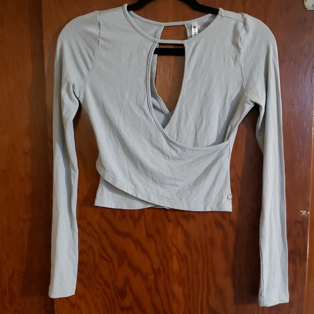 Fabletics Light Gray Long Sleeve Crop Top